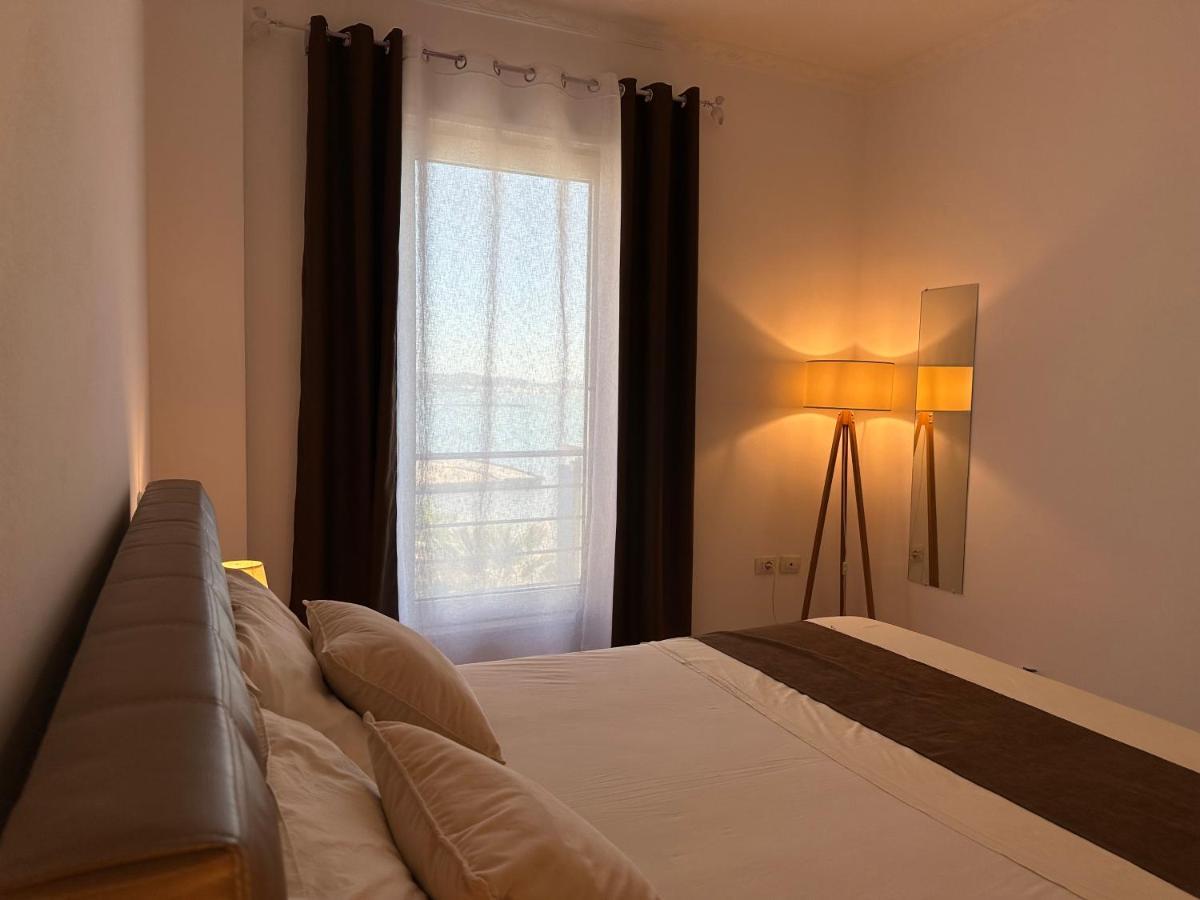 Beach Front Superior Apartment ドゥラス エクステリア 写真