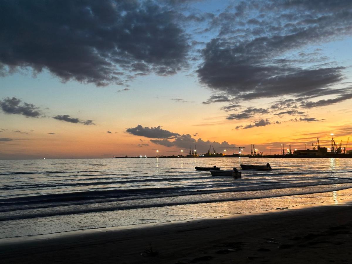 Beach Front Superior Apartment ドゥラス エクステリア 写真